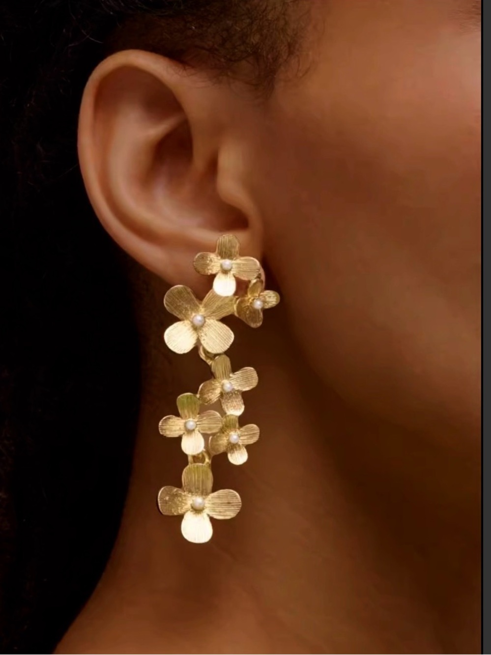 Oscar de la Renta • Gold Wood Poppy Crystal Pearl Cascade Earrings